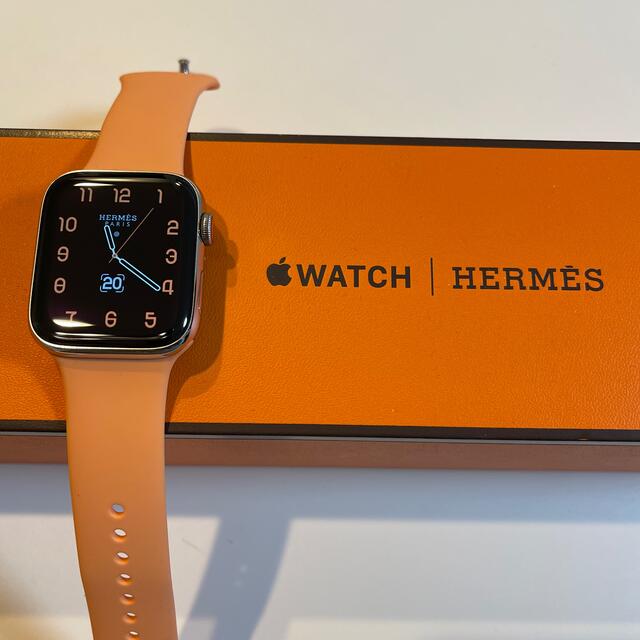 Apple(アップル)のApple Watch 4 HERMES 限定モデル 44mm 美品 スマホ/家電/カメラのスマートフォン/携帯電話(その他)の商品写真