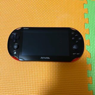 プレイステーションヴィータ(PlayStation Vita)のpsvita 2000 レッド/ブラック　美品(携帯用ゲーム機本体)