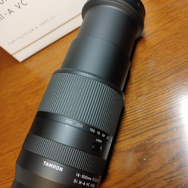 TAMRON(タムロン)のTAMRON フジフイルムX用 交換レンズ 18-300F3.5-6.3 DI スマホ/家電/カメラのカメラ(その他)の商品写真