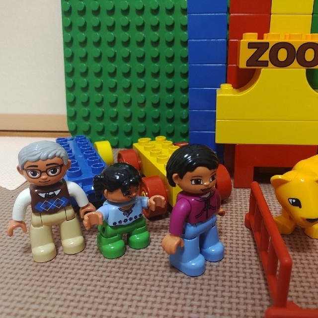 Lego(レゴ)の【動物10点セット】 LEGO レゴデュプロ　たのしいどうぶつえん　基礎板 付 キッズ/ベビー/マタニティのおもちゃ(積み木/ブロック)の商品写真