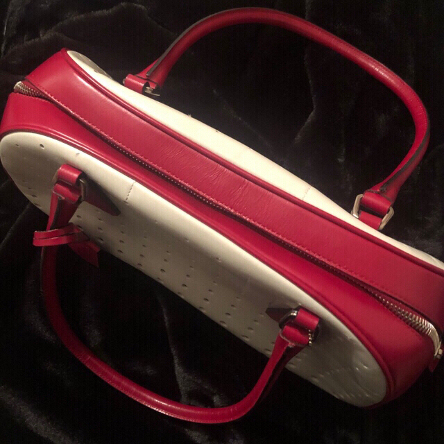 PRADA(プラダ)の【最終価格】プラダ バッグ レアデザイン 美品 グレイベージュ赤 ドット  レディースのバッグ(ショルダーバッグ)の商品写真