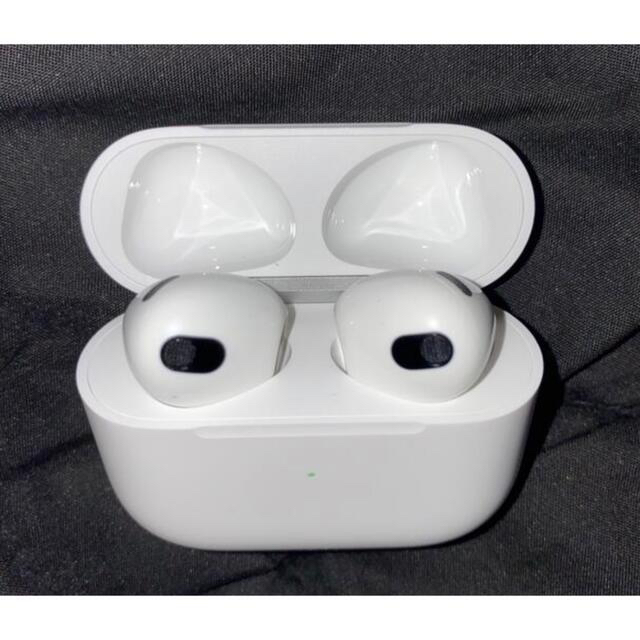 Apple(アップル)のApple AirPods (第3世代) 正規品　2年保証あり 棘ちゃん専用 スマホ/家電/カメラのオーディオ機器(ヘッドフォン/イヤフォン)の商品写真