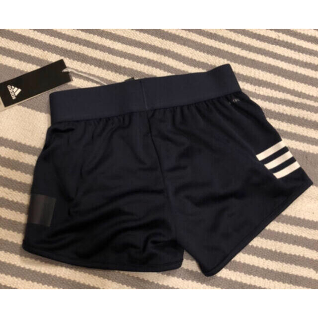 adidas(アディダス)の新品　格安　adidas アディダス ショートパンツ　キッズ　ガールズ　男女兼用 キッズ/ベビー/マタニティのキッズ服男の子用(90cm~)(パンツ/スパッツ)の商品写真