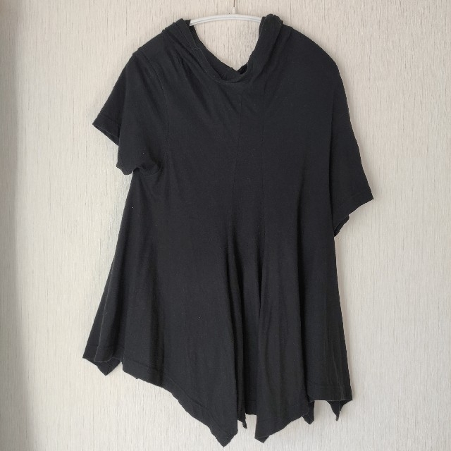 COMME des GARCONS(コムデギャルソン)のコムデギャルソン　変形Tシャツ　フレア　フーディ　ブラック　黒　カットソー レディースのトップス(カットソー(半袖/袖なし))の商品写真