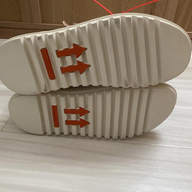 off-white スニーカー モトラップ