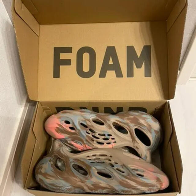 adidas(アディダス)のadidas YEEZY Foam Runner Mx Sand Grey メンズの靴/シューズ(スニーカー)の商品写真