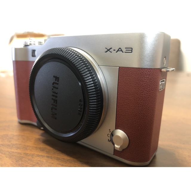 富士フイルム(フジフイルム)のFUJI FILM デジタルカメラ X-A3 レンズキット BROWN スマホ/家電/カメラのカメラ(ミラーレス一眼)の商品写真