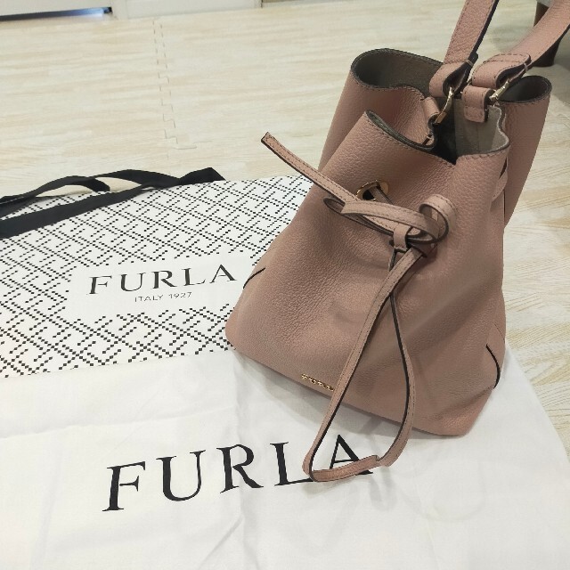 FURLA ハンドバッグレディース