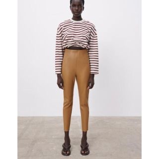 ザラ(ZARA)のZARA  フェイクレザー　パンツ　レギンス　M(スキニーパンツ)