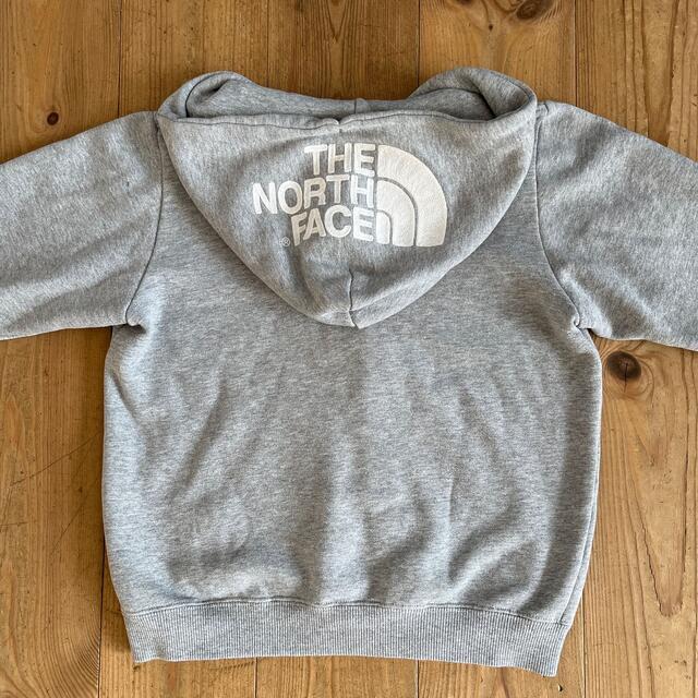 THE NORTH FACE(ザノースフェイス)のTHE NORTH FACE ジップフーディパーカー140グレー キッズ/ベビー/マタニティのキッズ服男の子用(90cm~)(ジャケット/上着)の商品写真