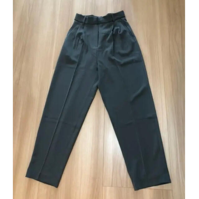 H&M(エイチアンドエム)の【新品】Tailored trousers シガレットパンツ  レディースのパンツ(カジュアルパンツ)の商品写真