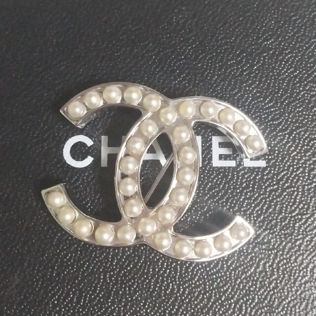 CHANEL(シャネル)のシャネル ブローチ パール ココマーク 真珠 シルバー 銀 ストーン 石 ☆ レディースのアクセサリー(ブローチ/コサージュ)の商品写真