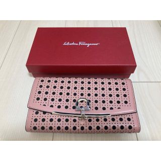 サルヴァトーレフェラガモ(Salvatore Ferragamo)の値下げしました！フェラガモ  長財布(財布)