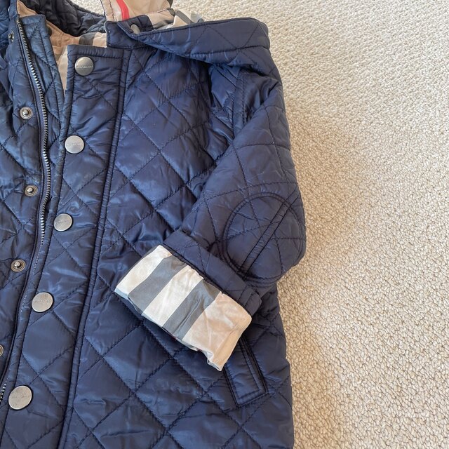 BURBERRY(バーバリー)のBURBERRY キルティングジャケット 2y キッズ/ベビー/マタニティのキッズ服男の子用(90cm~)(ジャケット/上着)の商品写真