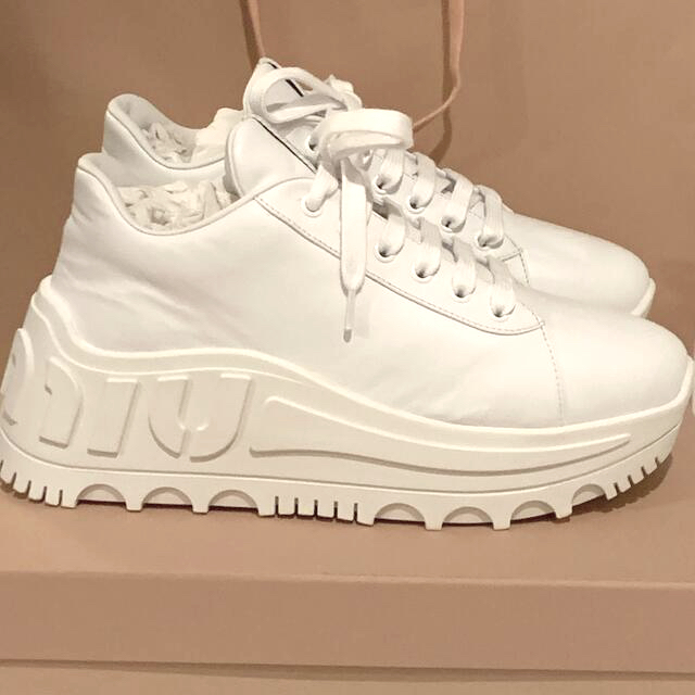 MIUMIU シューズ 39 年末値下げ！！ スニーカー