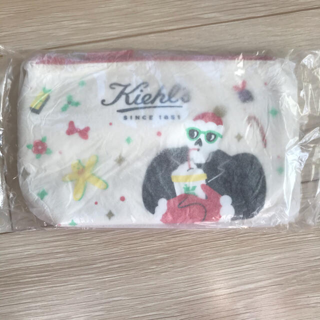 Kiehl's(キールズ)のキールズ　クリスマスポーチ　白　⭐︎新品未使用⭐︎ レディースのファッション小物(ポーチ)の商品写真