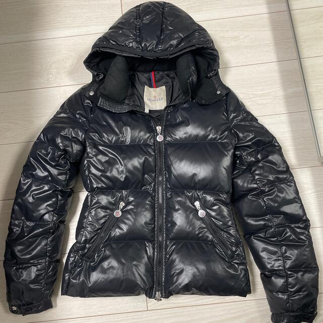 ダウンジャケットmoncler  モンクレ　レディース　ダウン