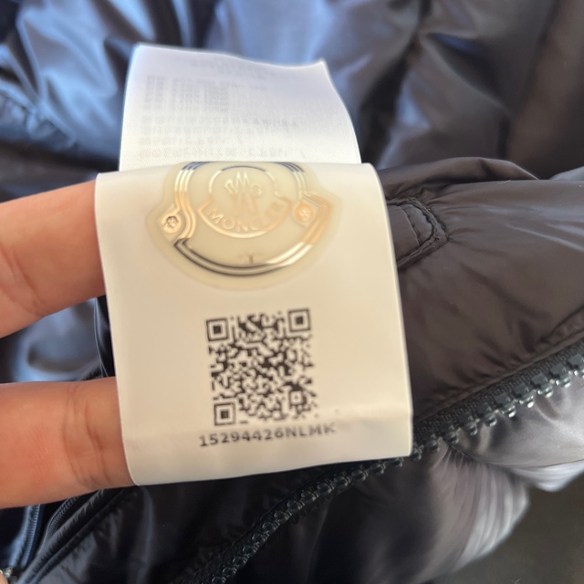 MONCLER(モンクレール)のMONCLER ダウンベスト メンズのジャケット/アウター(ダウンベスト)の商品写真