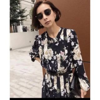 アメリヴィンテージ(Ameri VINTAGE)のAMERI VINTAGE  BLOSSOM PLEATS DRESS 美品(ロングワンピース/マキシワンピース)