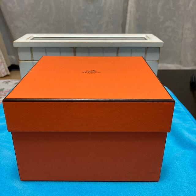 Hermes(エルメス)のHERMES (エルメス)  ／ 箱(正方形) 17 x 17 x 11 インテリア/住まい/日用品のオフィス用品(ラッピング/包装)の商品写真