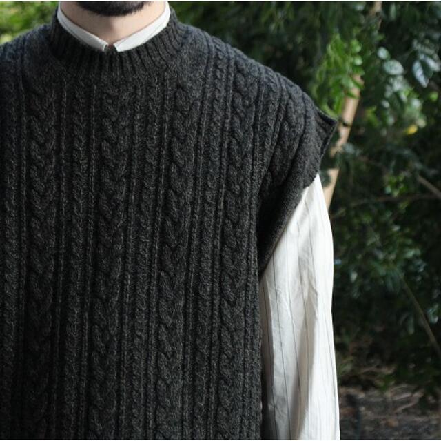 COMOLI(コモリ)の［タグ付き］phlannel /wool yak cable knit vest メンズのトップス(ニット/セーター)の商品写真