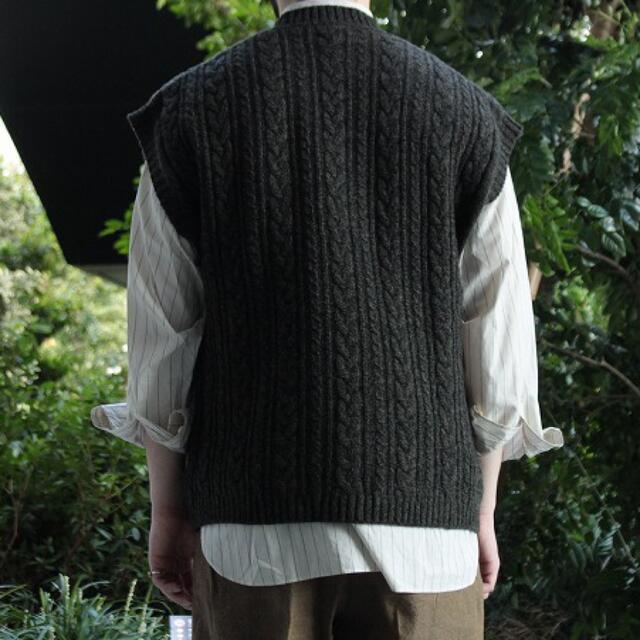 COMOLI(コモリ)の［タグ付き］phlannel /wool yak cable knit vest メンズのトップス(ニット/セーター)の商品写真