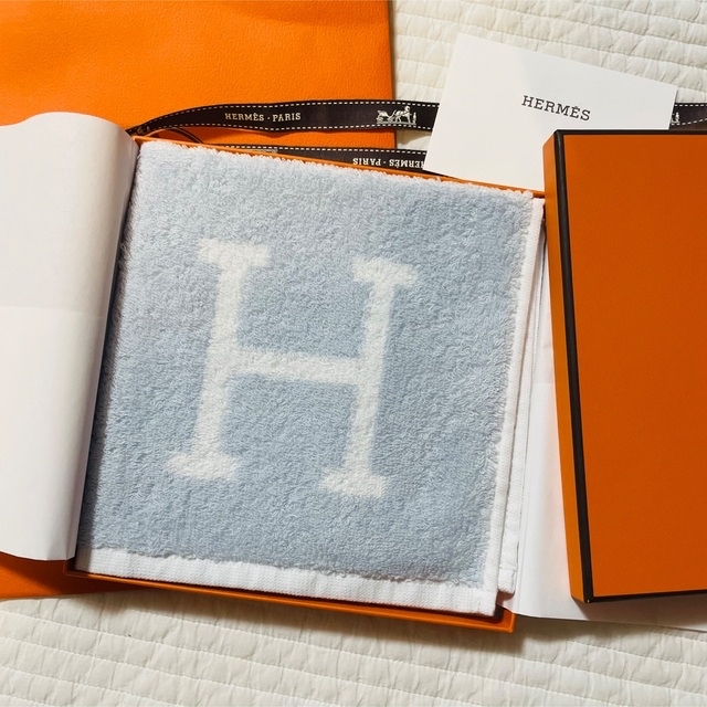 Hermes(エルメス)の【新品】エルメス　ハンドタオル　アヴァロン レディースのファッション小物(ハンカチ)の商品写真