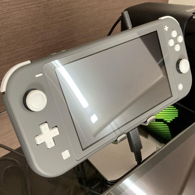 Nintendo Switch(ニンテンドースイッチ)のNintendo Switch Lite グレー エンタメ/ホビーのゲームソフト/ゲーム機本体(携帯用ゲーム機本体)の商品写真