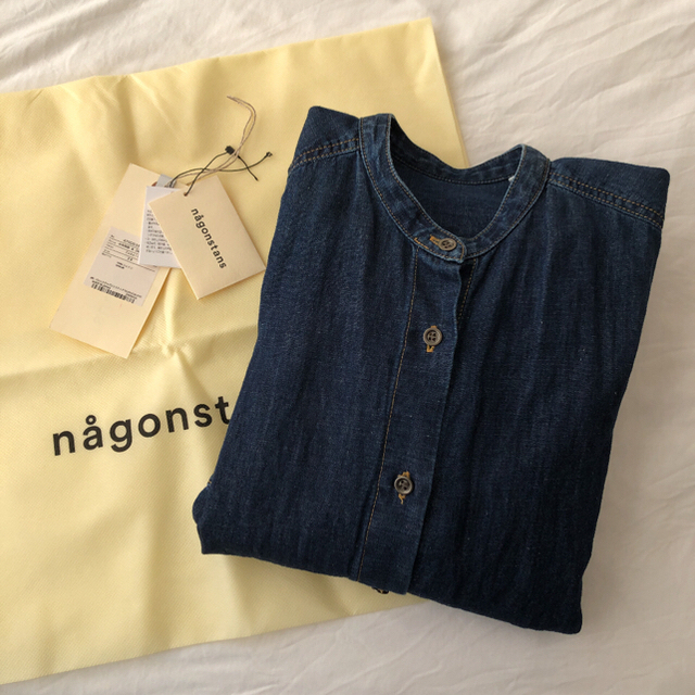 ENFOLD(エンフォルド)の未使用　nagonstans ナゴンスタンス　デニムシャツ レディースのトップス(シャツ/ブラウス(長袖/七分))の商品写真