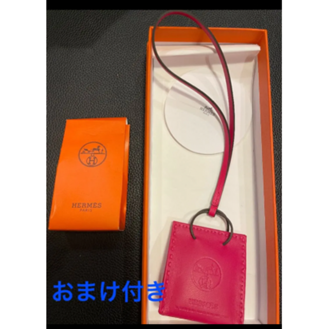 新品 エルメス サックオランジュ　HERMES バッグチャーム ローズメキシコ