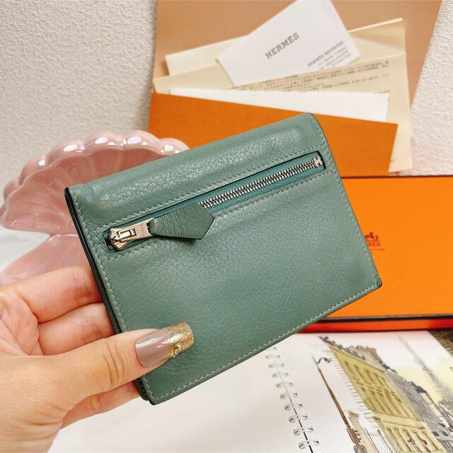 Hermes(エルメス)の♡保証書付♡ほぼ新品未使用♡希少♡パステルブルー　エルメス 折り財布 D2112 レディースのファッション小物(財布)の商品写真