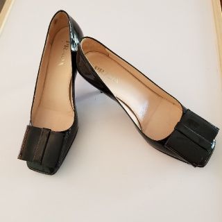 PRADA - 【美品】プラダ PRADA エナメルパンプス 黒 36サイズ (23.5cm