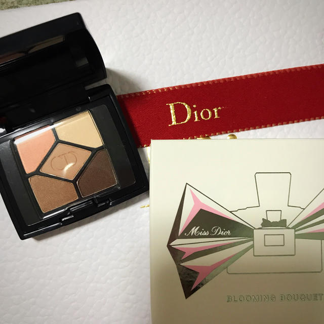 Christian Dior(クリスチャンディオール)のDior♡ミニ サンク クルール 646+ブルーミング ブーケ サンプルセット コスメ/美容のベースメイク/化粧品(アイシャドウ)の商品写真