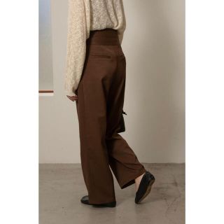 カスタネ(Kastane)のAmiur  compact straight pants S (brown)(カジュアルパンツ)