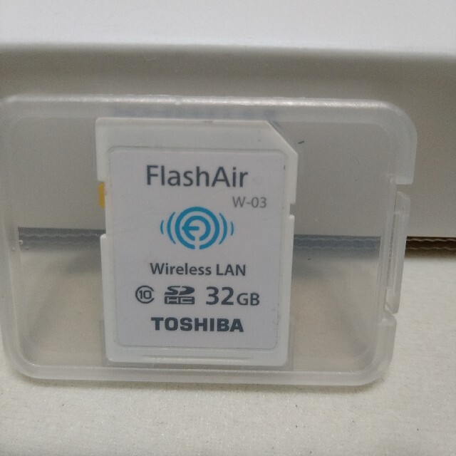 東芝(トウシバ)の東芝フラッシュエアー FlashAir W-03 32GB スマホ/家電/カメラのカメラ(その他)の商品写真
