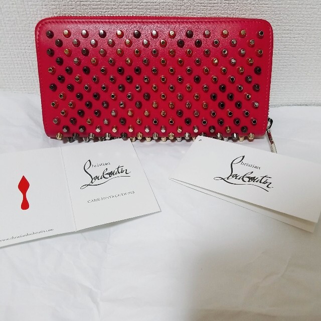 Christian Louboutin(クリスチャンルブタン)のChristian Louboutin ラウンドファスナー長財布 メタルスタッズ レディースのファッション小物(財布)の商品写真