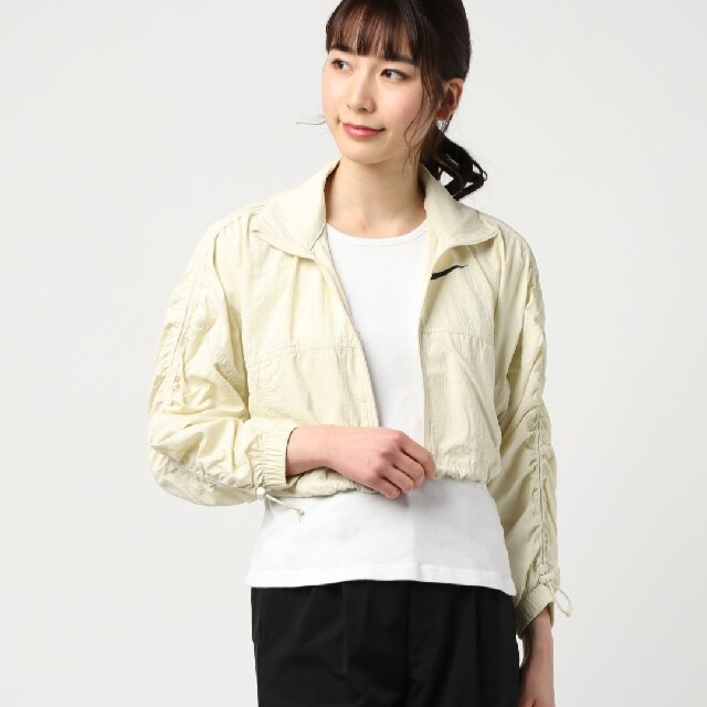 NIKE アイボリー 短丈 ナイロンジャケット ジャージ ブルゾン ナイキ 美品