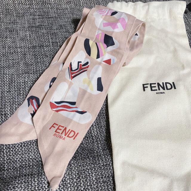 FENDI(フェンディ)のFENDI♡ロゴラッピー.ピンクベージュ レディースのファッション小物(バンダナ/スカーフ)の商品写真