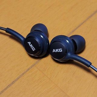 ギャラクシー(Galaxy)の【美品】SAMSUNG (Galaxy) 純正 AKG イヤホン(ヘッドフォン/イヤフォン)