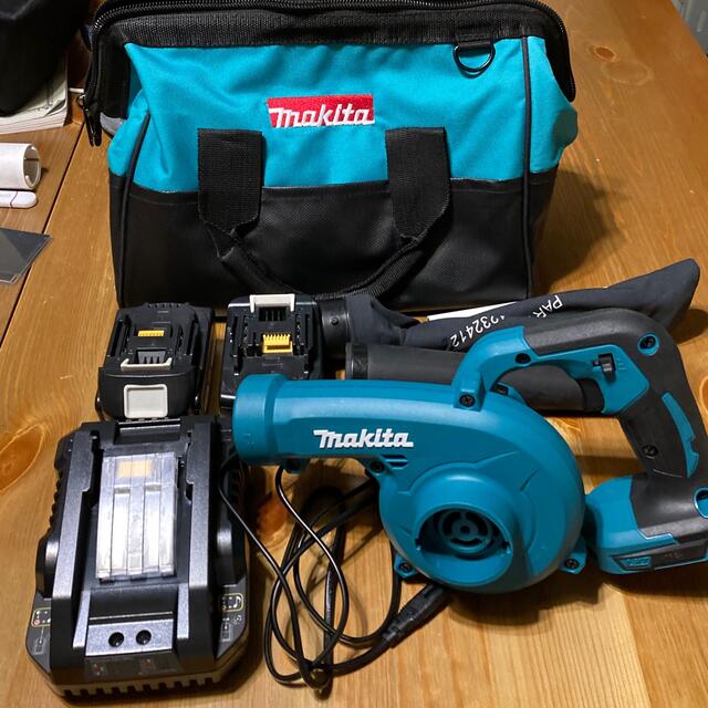 工具/メンテナンスマキタ(Makita) 充電式ブロワ 18V 専用ケース・バッテリー付き