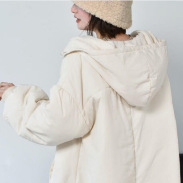 RETRO GIRL(レトロガール)のボリュームたっぷり中綿ブルゾン！オフホワイト レディースのジャケット/アウター(ブルゾン)の商品写真