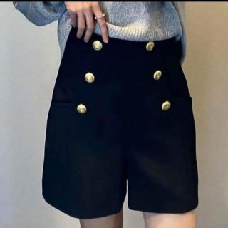 ザラ(ZARA)のZARA ハイウエスト　バミューダ　パンツ　M(ショートパンツ)