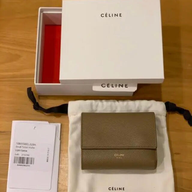 お値下げ⤵︎セリーヌceline スモールトリフォールドウォレット三つ折り財布保存袋箱ケアカード大きさ