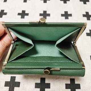 【新品】イルビゾンテ　 がま口 二つ折り財布　ダークグリーン　緑