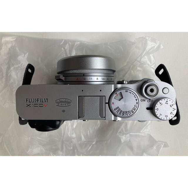 富士フイルム - 【中古・美品】 FUJIFILM x100v シルバー の通販 by