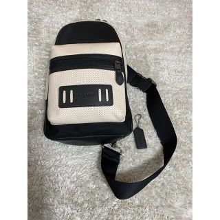 コーチ(COACH)のスーパーセール　coach メンズ　ボディバッグ　斜めがけ　美品(ボディーバッグ)