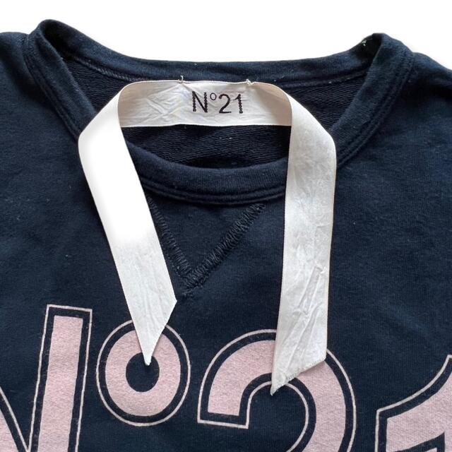 N°21(ヌメロヴェントゥーノ)のヌメロ　 ヌメロヴェントゥーノ　N°21 トップス　ネイビー レース　レディース レディースのトップス(Tシャツ(半袖/袖なし))の商品写真