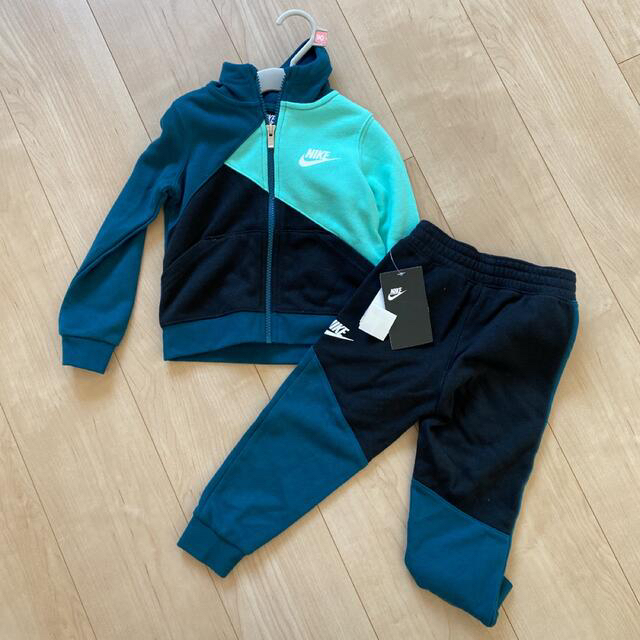 NIKE(ナイキ)のNIKE セットアップ　上下 キッズ/ベビー/マタニティのキッズ服男の子用(90cm~)(その他)の商品写真