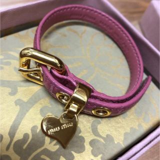 ミュウミュウ(miumiu)のななちゃんさま専用　miu miu レザーブレスレット(ブレスレット/バングル)