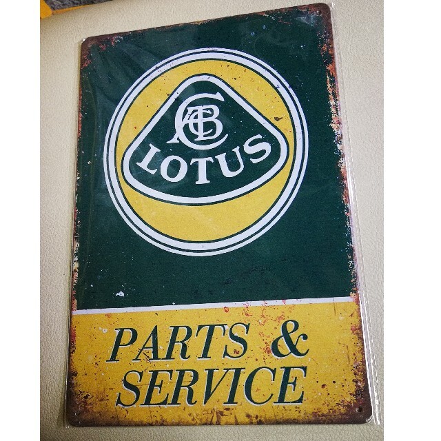 LOTUS(ロータス)の新品　未使用品　ロータス　サービスショップ　ブリキ製看板プレート 自動車/バイクの自動車(カタログ/マニュアル)の商品写真